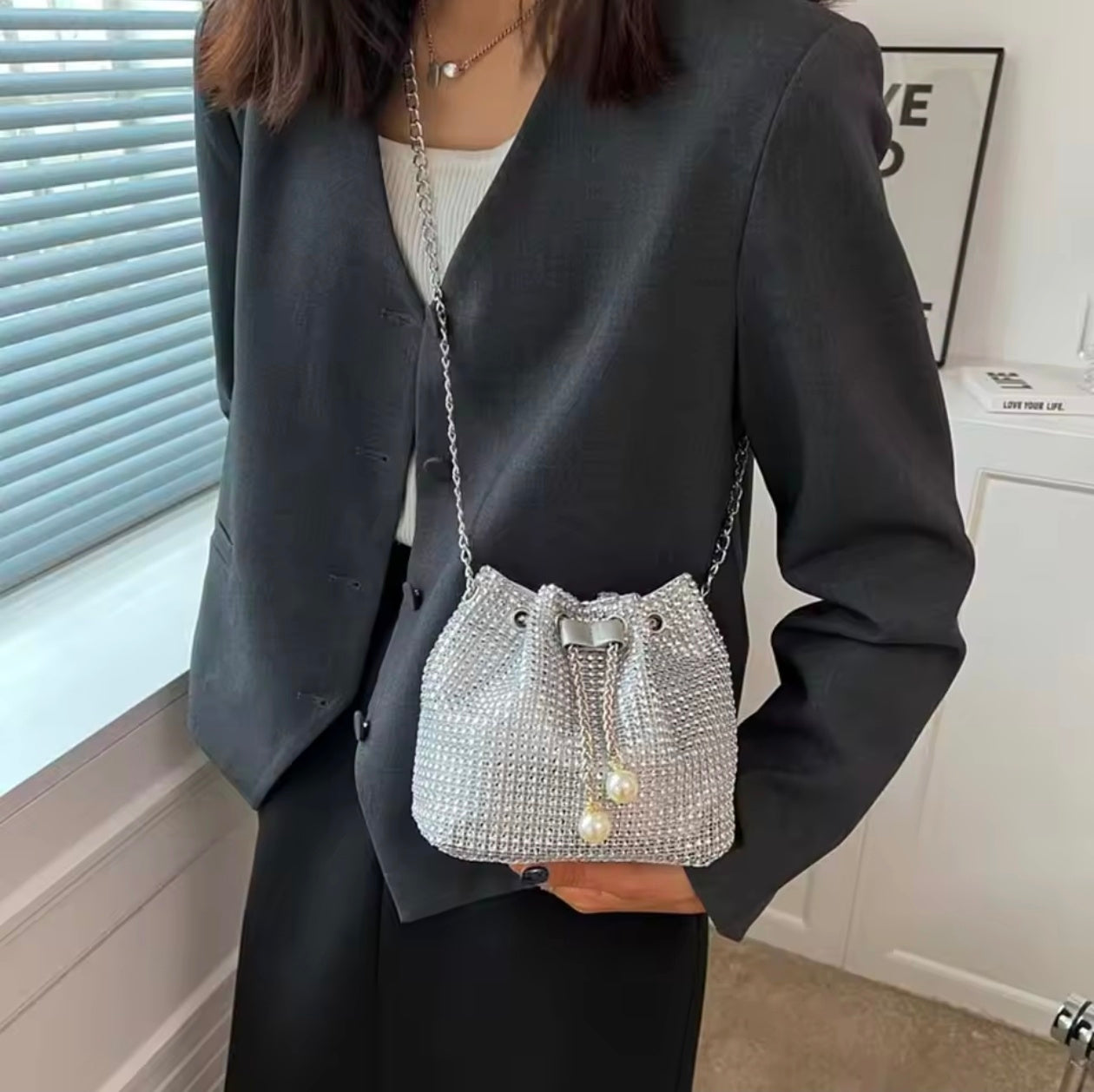 Women Fashion Diamonds Rhinestone Bucket Bags Retro Pearl Chain Ladies Shoulder Bags Shiny Small Crossbody Bags Female Handbags