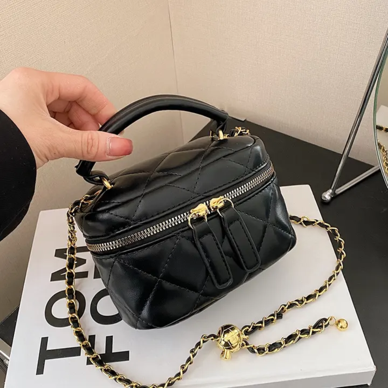 Women's Crossbody Bag with Zipper & Comfortable Handle for Daily Use