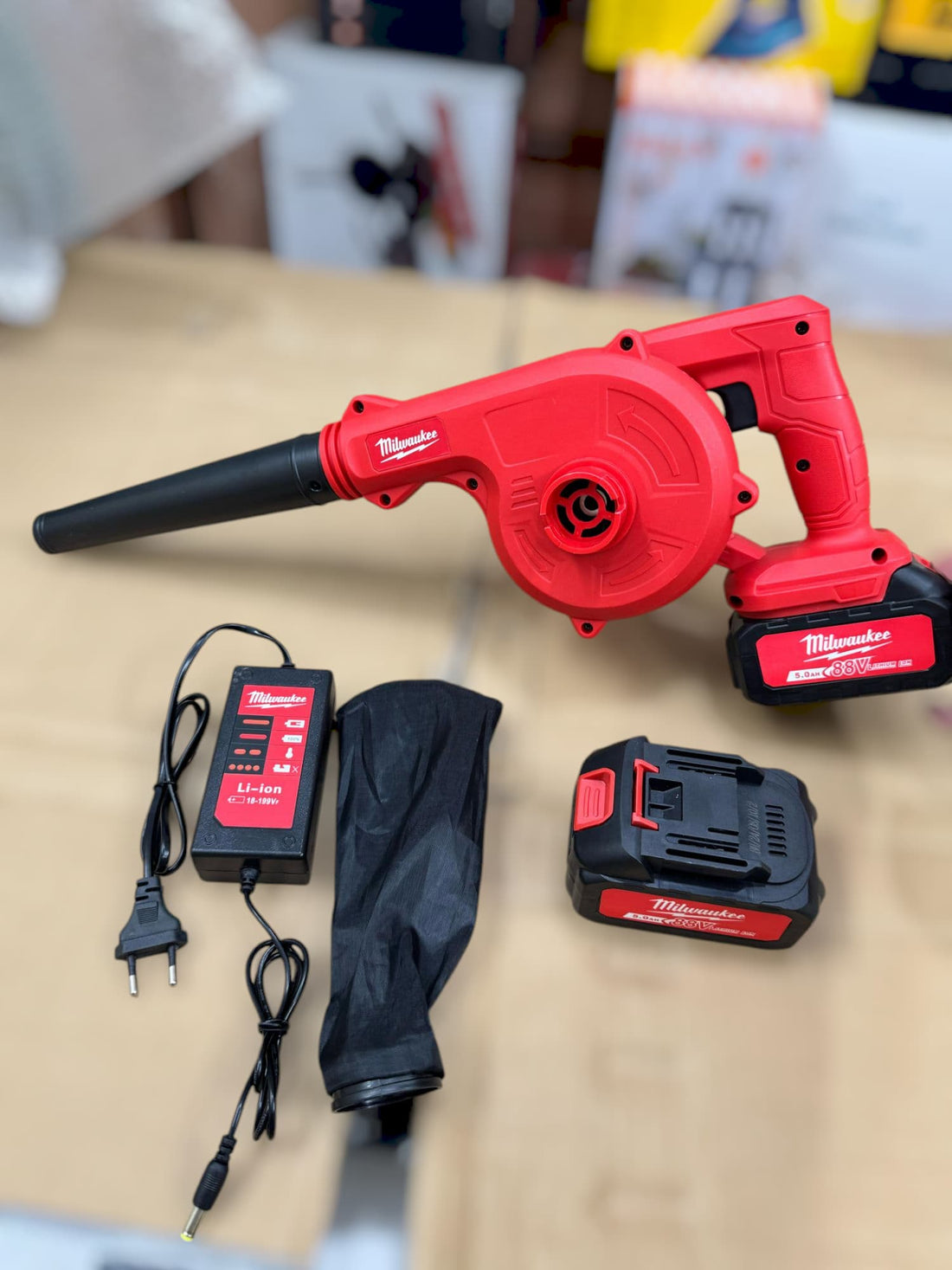 Imported Milwaukee 88v air blower with double betteries