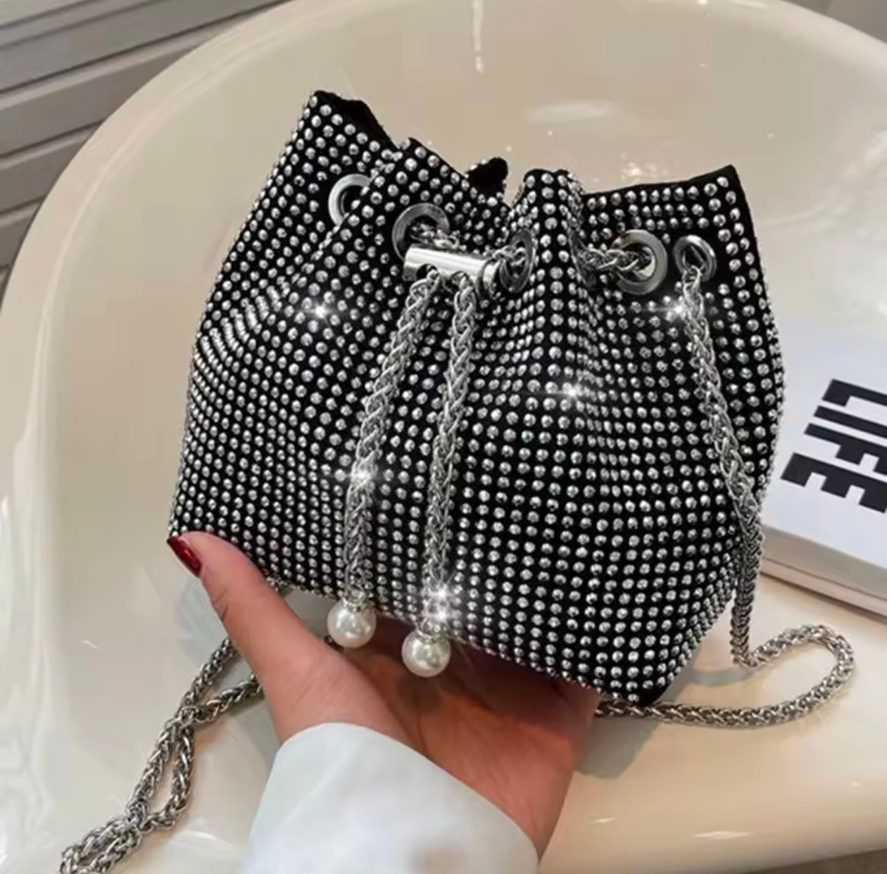 Women Fashion Diamonds Rhinestone Bucket Bags Retro Pearl Chain Ladies Shoulder Bags Shiny Small Crossbody Bags Female Handbags