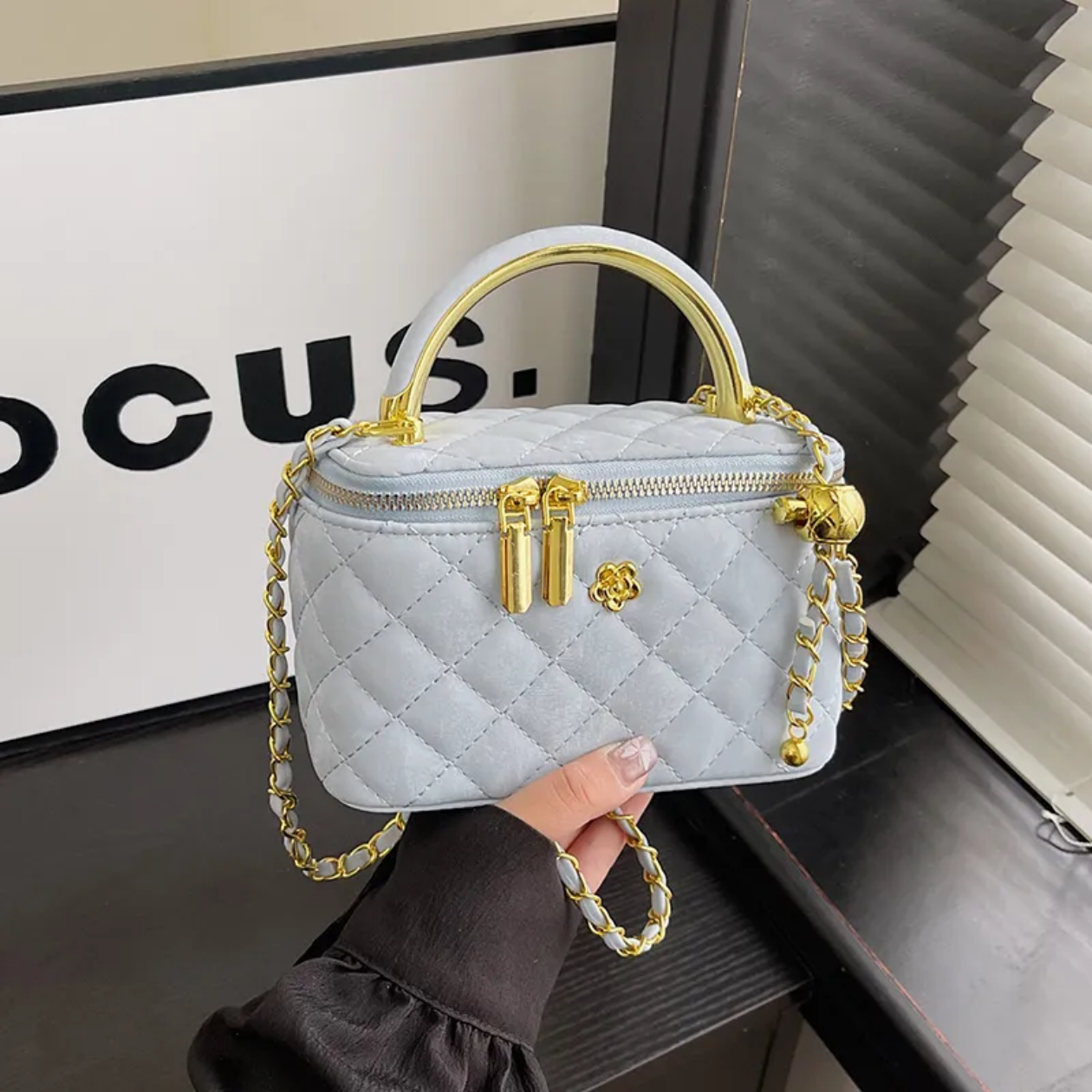 Women's Crossbody Bag with Zipper & Comfortable Handle for Daily Use