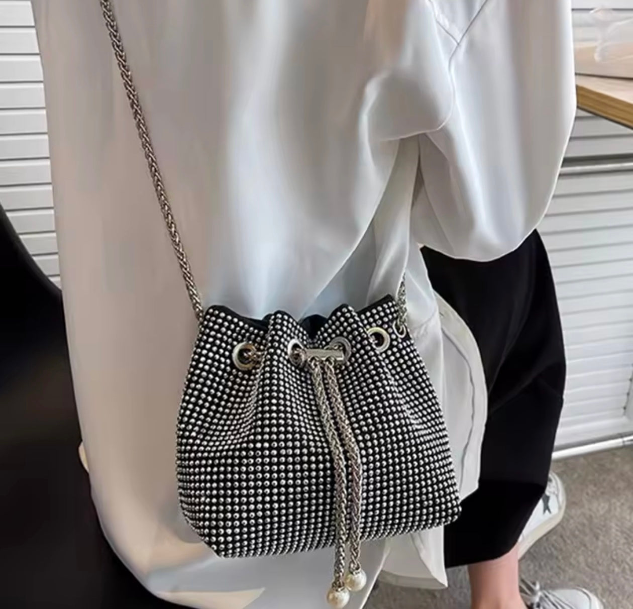 Women Fashion Diamonds Rhinestone Bucket Bags Retro Pearl Chain Ladies Shoulder Bags Shiny Small Crossbody Bags Female Handbags