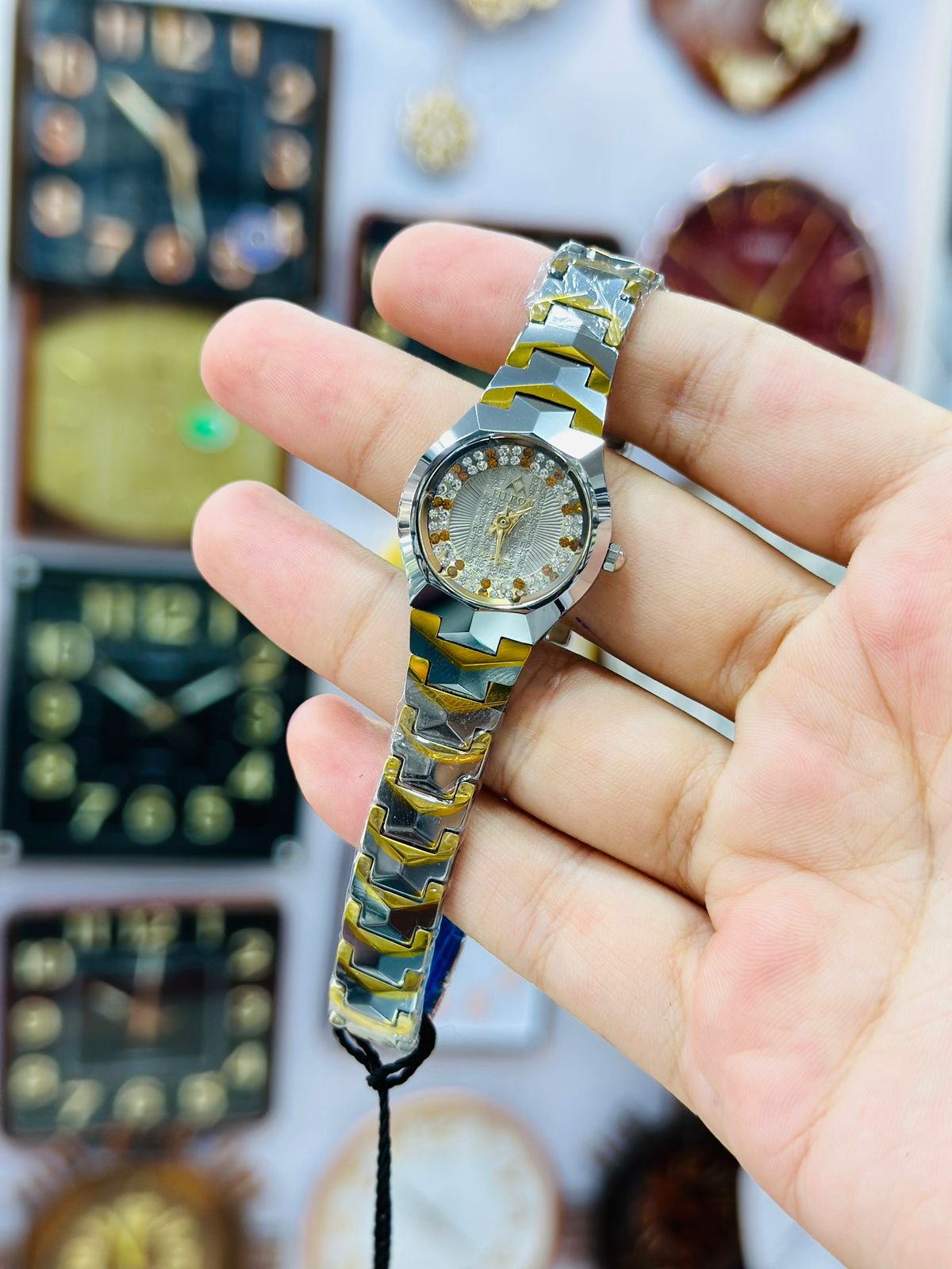 Ladies Stylish Watch Diastar Watch 20% off water resistant TOMI