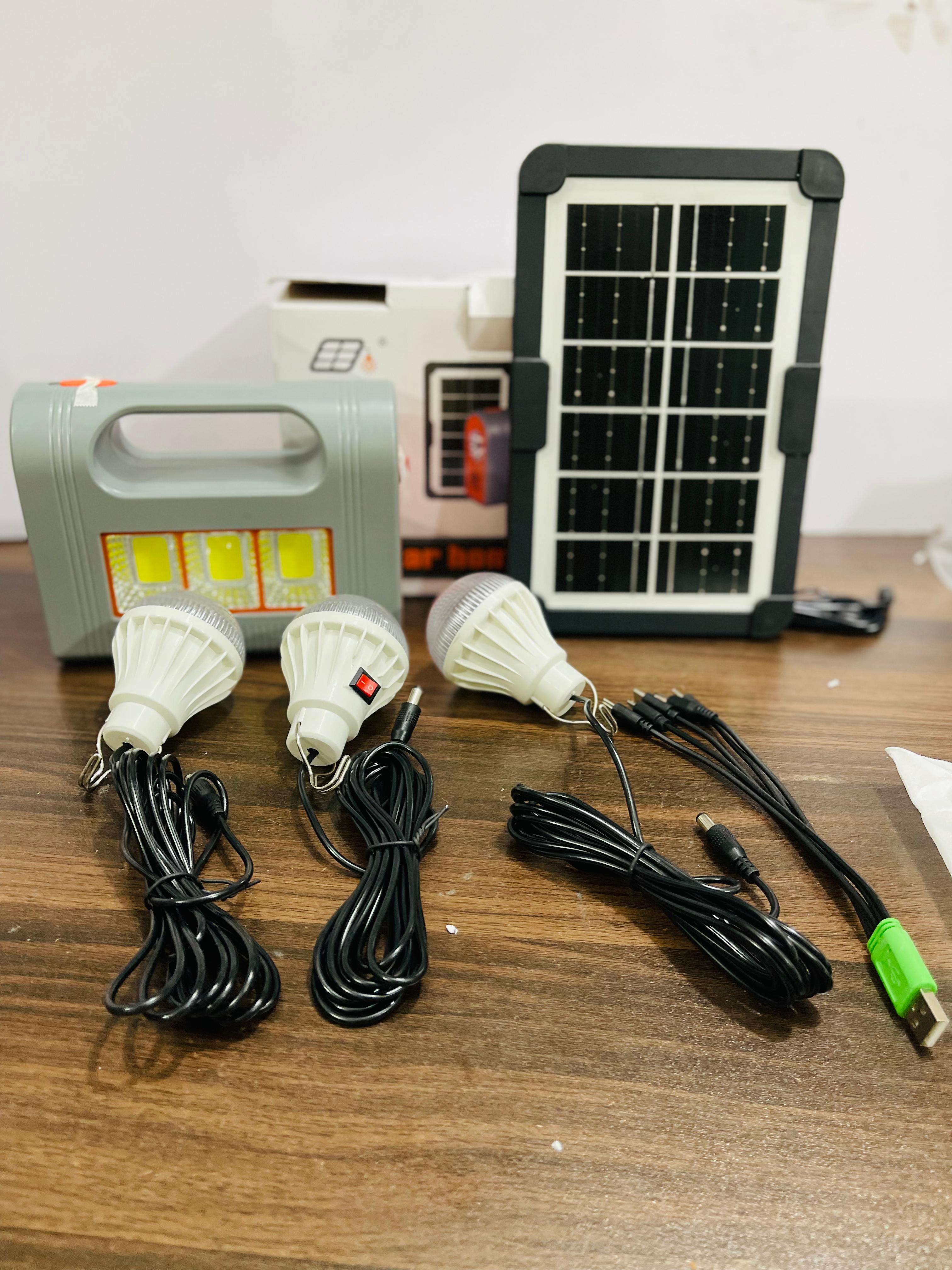 1000W Solar Lights With 3 Bulbs - Solar panel